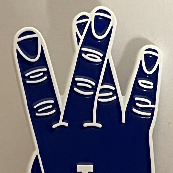 LA Dodgers Foam Finger Hat Pin Pins Streetwear Hats Bag Baseball Fitted New Era - Picture 4 of 9